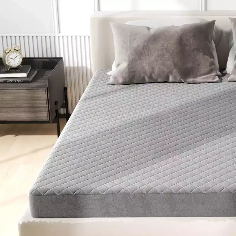 Protège-matelas jumeau/grand lit/très grand lit avec rembourrage en éponge à poche profonde et base antidérapante grise