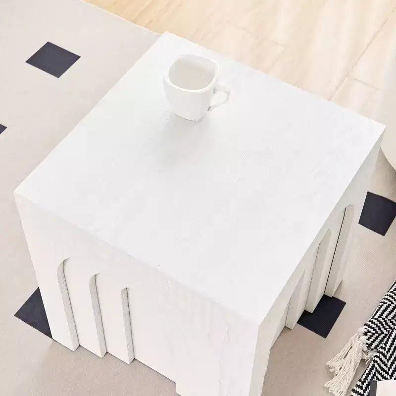 Table d'appoint moderne en bois design arqué de 45 cm de hauteur
