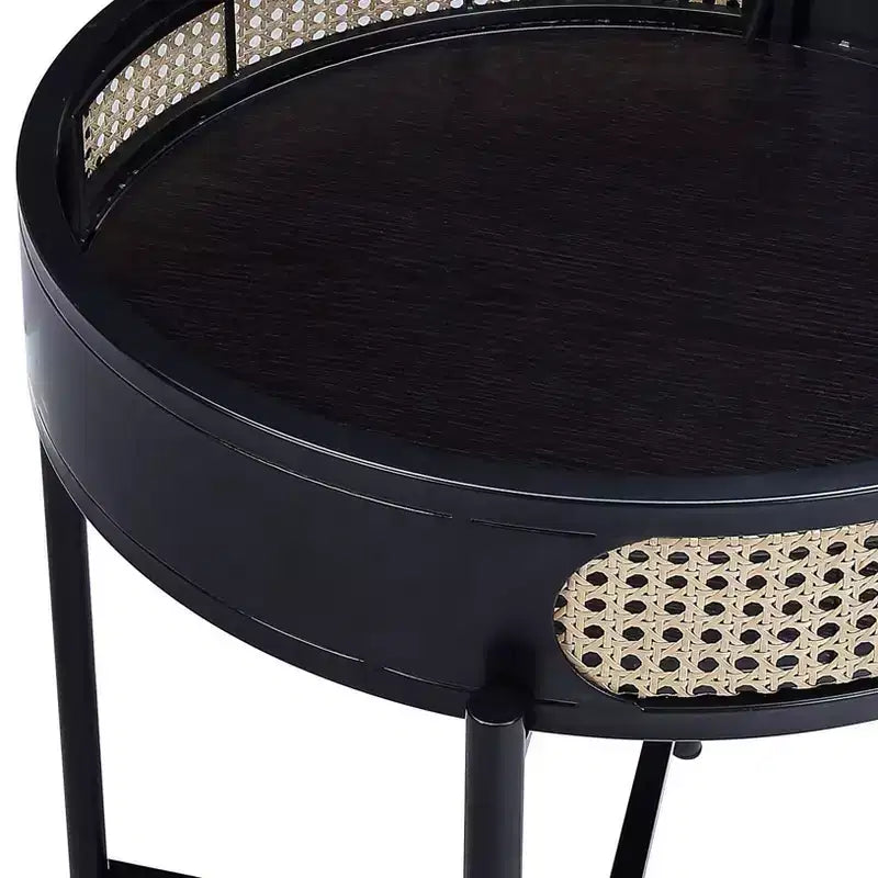 Table d'appoint Colson 56 cm finition noire -: Détails en rotin, Cadre en métal, Plateau en bois, Aucun assemblage requis