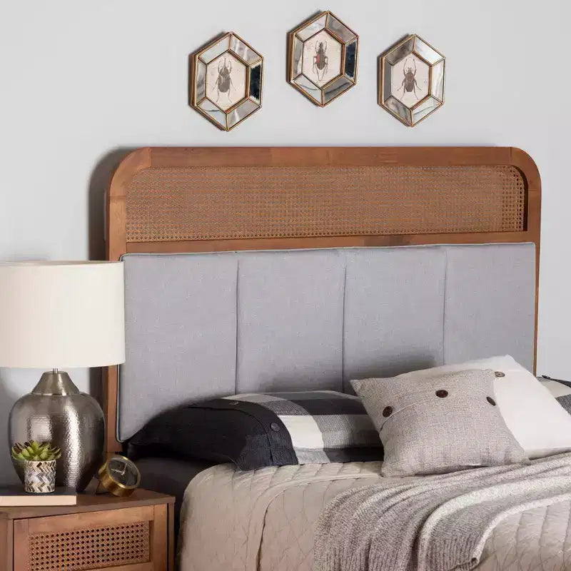 Tête de lit King en tissu et bois avec rotin Gris clair/Noyer cendré : Design Mid-Century, 5 hauteurs réglables